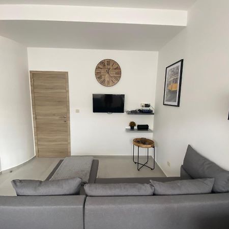 Superbe petite appartement lumineux bien décoré avec Netflix gratuit Charleroi Esterno foto