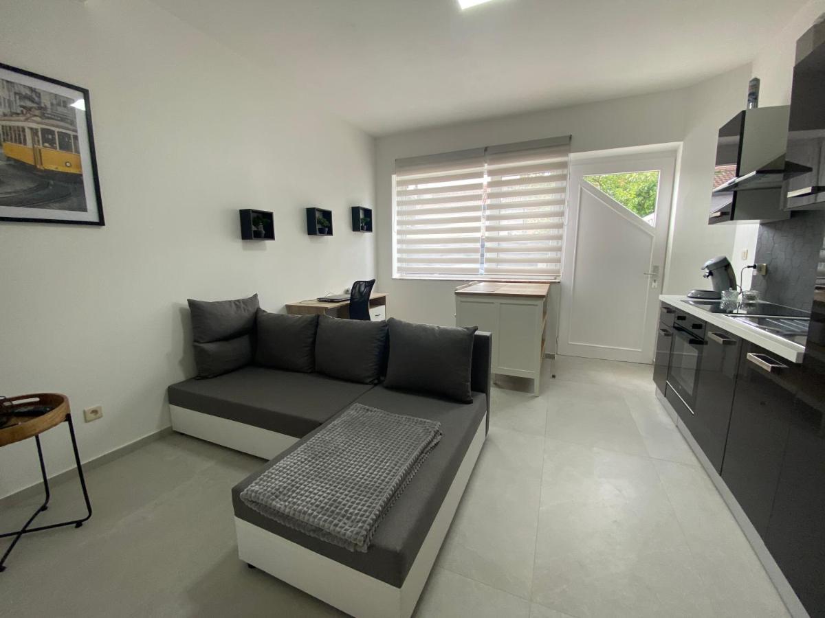 Superbe petite appartement lumineux bien décoré avec Netflix gratuit Charleroi Esterno foto