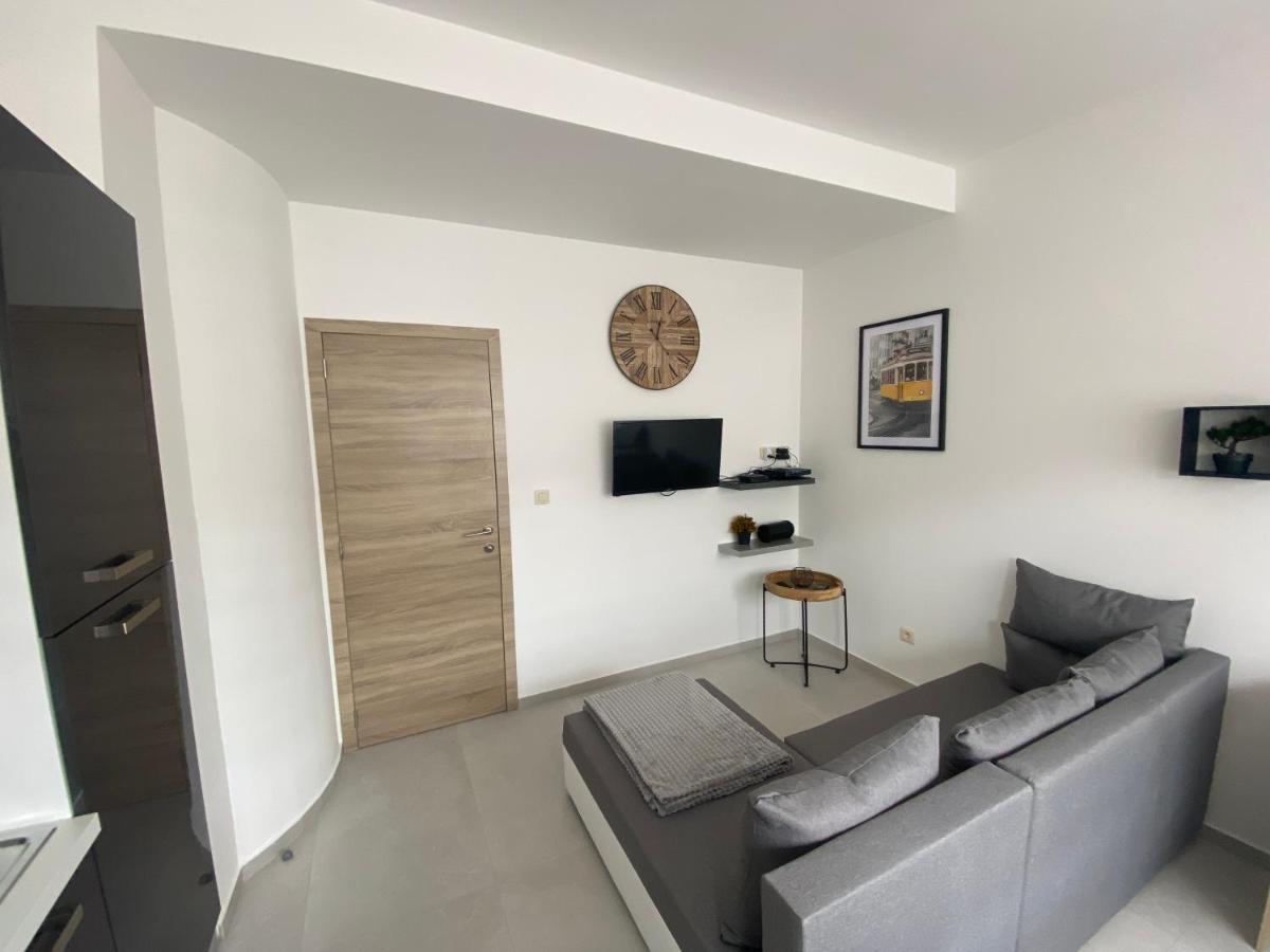 Superbe petite appartement lumineux bien décoré avec Netflix gratuit Charleroi Esterno foto