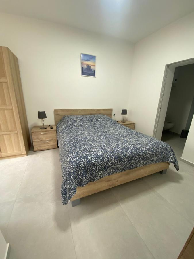 Superbe petite appartement lumineux bien décoré avec Netflix gratuit Charleroi Esterno foto