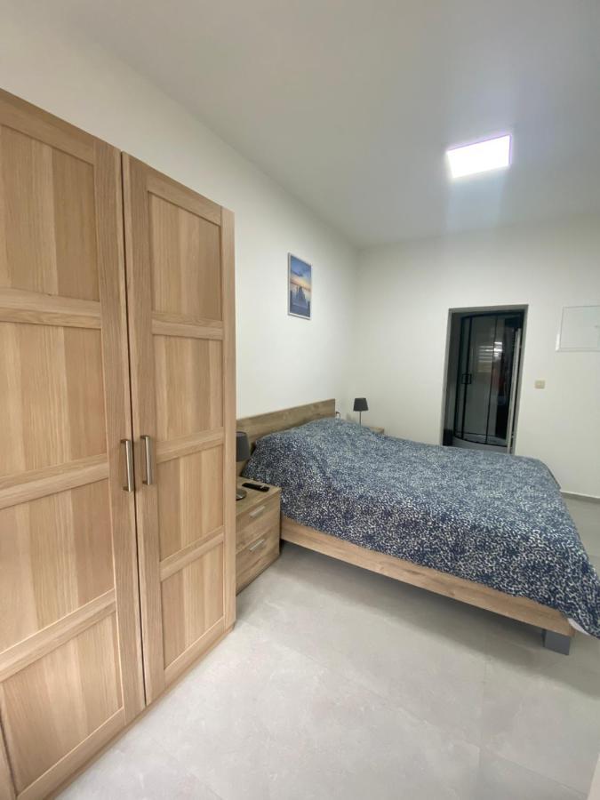 Superbe petite appartement lumineux bien décoré avec Netflix gratuit Charleroi Esterno foto