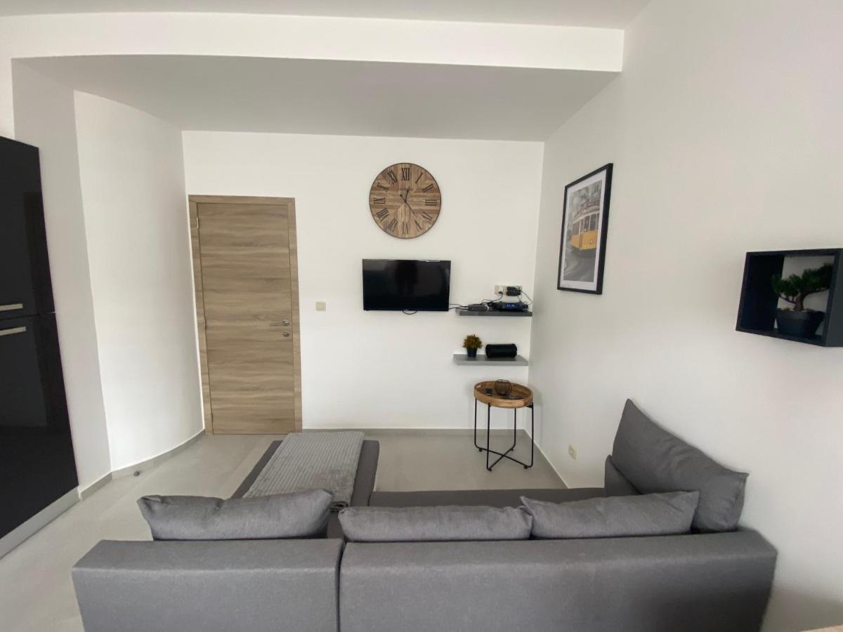 Superbe petite appartement lumineux bien décoré avec Netflix gratuit Charleroi Esterno foto