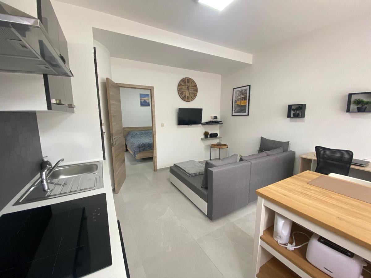 Superbe petite appartement lumineux bien décoré avec Netflix gratuit Charleroi Esterno foto