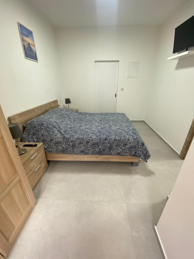 Superbe petite appartement lumineux bien décoré avec Netflix gratuit Charleroi Esterno foto