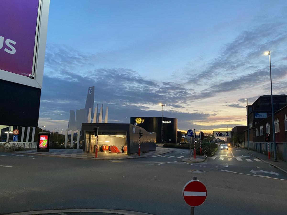 Superbe petite appartement lumineux bien décoré avec Netflix gratuit Charleroi Esterno foto