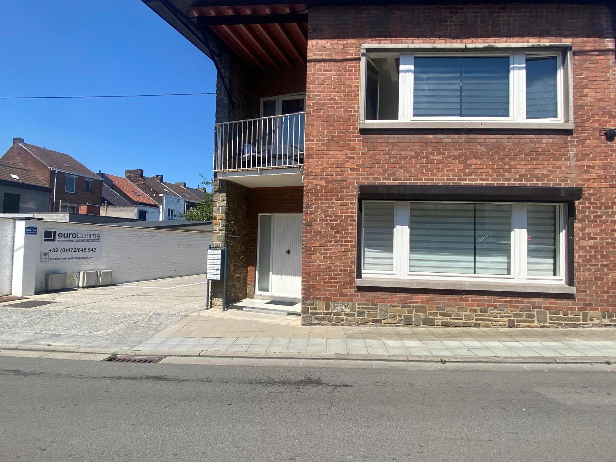 Superbe petite appartement lumineux bien décoré avec Netflix gratuit Charleroi Esterno foto